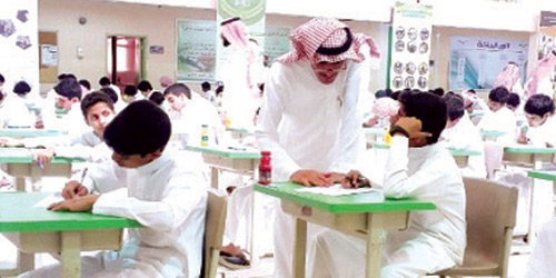   الربيعة خلال تفقده سير الاختبارات