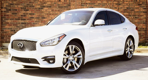   سيارة  إنفينيتي Q70