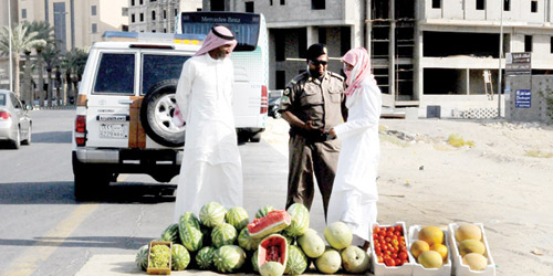   ظاهرة الباعة الجائلين تؤرق البلديات