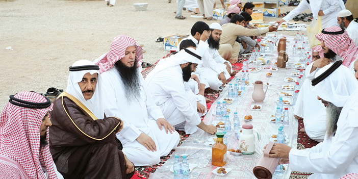   المحافظ يشارك في الإفطار