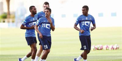 مدرب الهلال يمنح لاعبيه إجازة 4 أيَّام تزامناً مع توقف المنافسات 