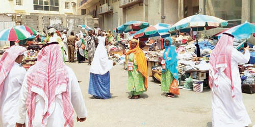  القبض على 15 بائعاً متجولاً