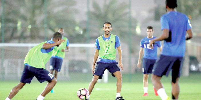   جانب من تدريبات الهلال في الدوحة أمس