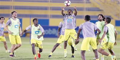 النصر يحتوي خلاف عبدالغني وخميس 