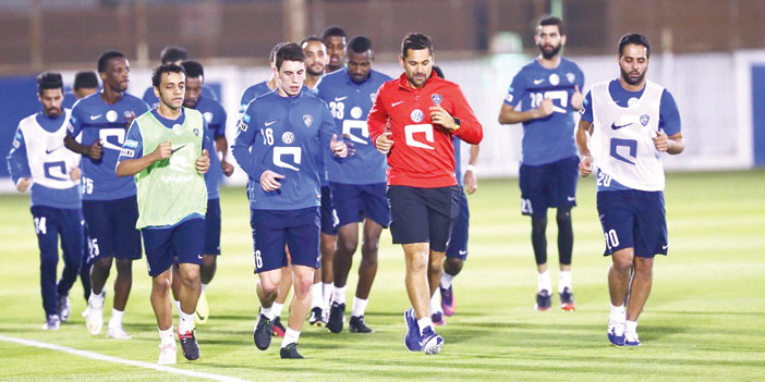  فريق الهلال يغادر اليوم إلى الدوحة