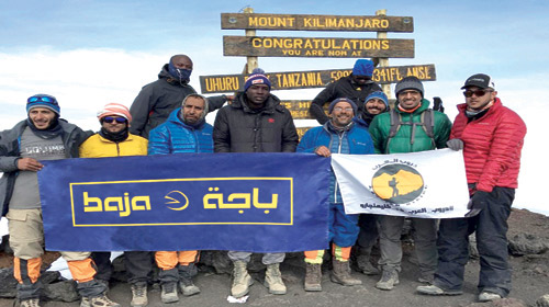  صورة جماعية في أعلى قمة جبل كليمنجارو