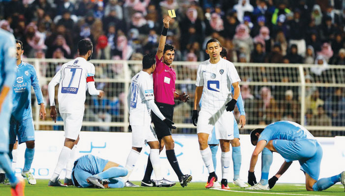   محمد القرني قاد مباراة الهلال والباطن بقرارات متباينة