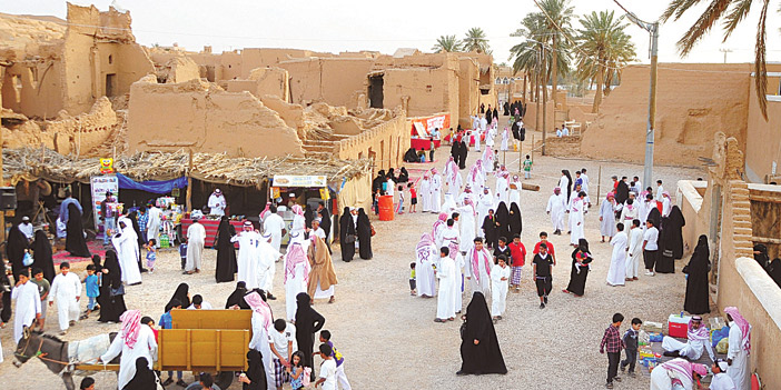  جانب من القرية التراثية بالمجمعة