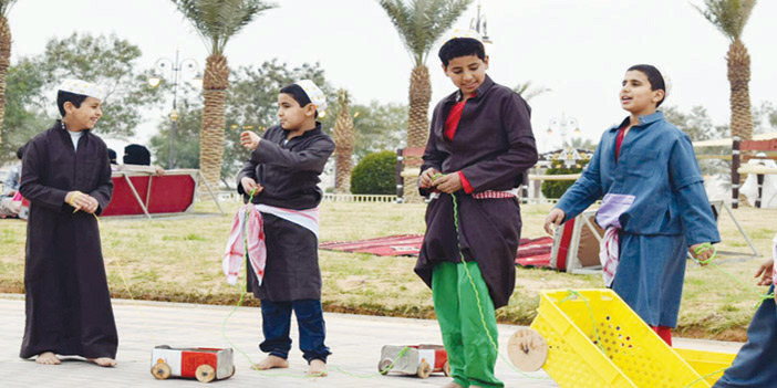 مهرجان الحرف والصناعات اليدوية بتبوك يشهد إقبالاً متزايداً 