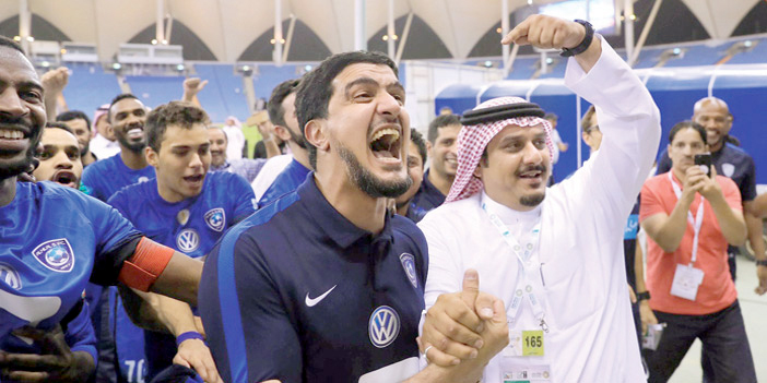  رئيس الهلال يحتفل بالبطولة