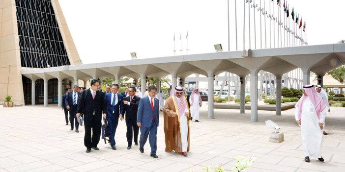  أمين عام وزارة الشؤون الداخلية الماليزي خلال وصوله لجامعة نايف العربية