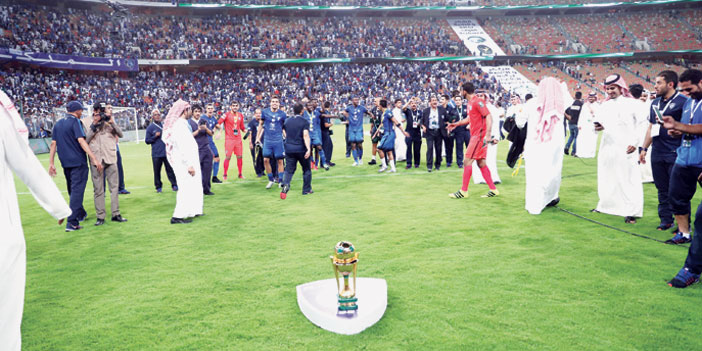  لاعبو الهلال أثناء الاحتفال