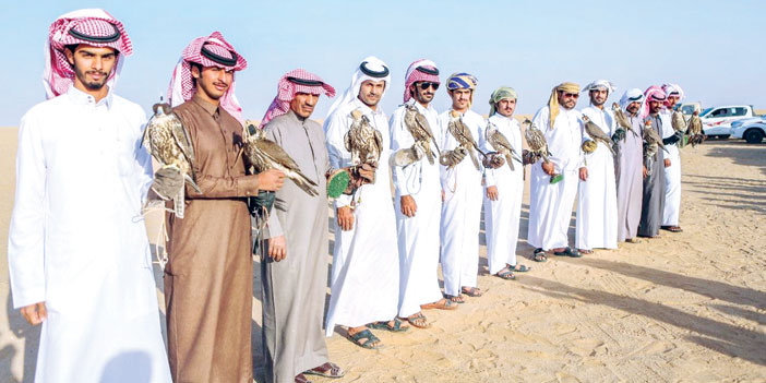 الصقارون بوادي الدواسر: نشكر خادم الحرمين وسمو ولي عهده على إنشاء «نادي الصقور» 