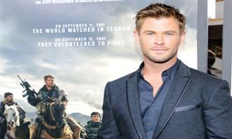 كريس يروج الفيلم الجديد «12 Strong» 