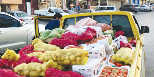   ملاحقة الباعة الجائلين