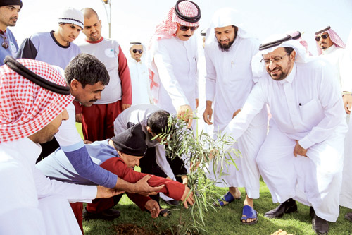  محافظ البكيرية خلال التدشين