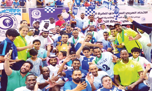  من تتويج الهلال بكأس الطائرة