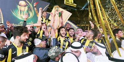 أفراح جماهير الاتحاد بتحقيق كأس خادم الحرمين الشريفين استمرت حتى ساعات الصباح الأولى 