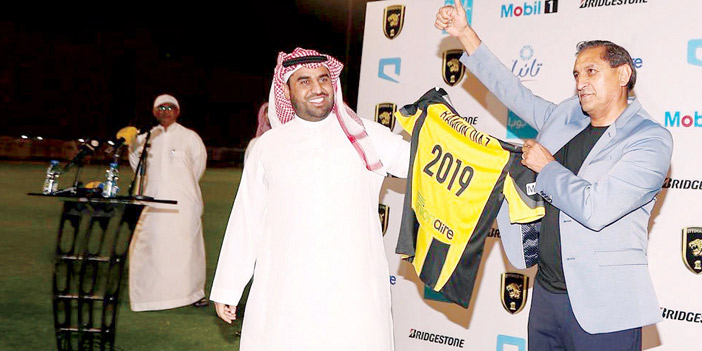  دياز يلوح لجماهير الاتحاد