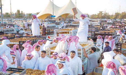  جانب من سوق التمور بمدينة بريدة العام الماضي