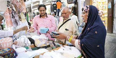 سجاد الصلاة وماء زمزم.. أفضل هدايا يقدمها الحجاج لذويهم 