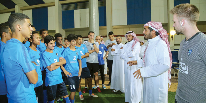  رئيس الهلال يتحدث للاعبي فريق الناشئين