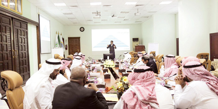  منسوبو الرابطة أثناء الدورة التدريبية