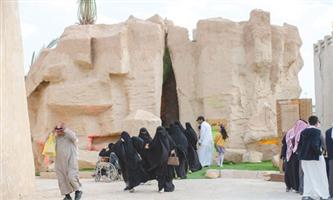 «جبل قارة» يجذب هواة التصوير 