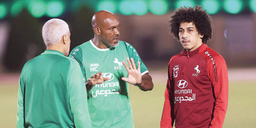  هيلدر وتوجيهات للاعب حسين السيد