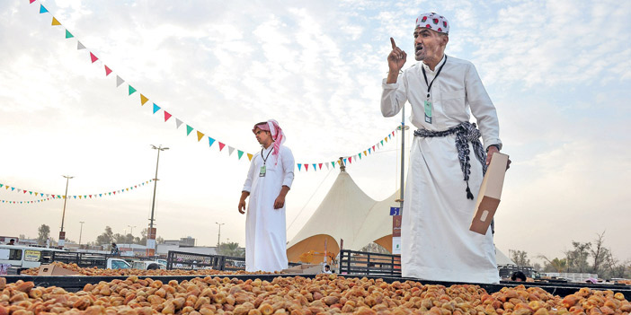 بواكير التمور ترد لأسواق بريدة 