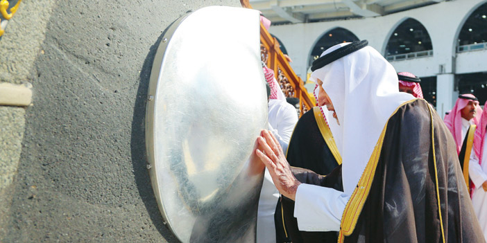  لقطات من غسل الكعبة المشرَّفة بحضور الأمير خالد الفيصل