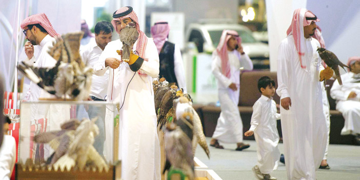 «الصقور والصيد» في واجهة الرياض بمشاركة 20 دولة 