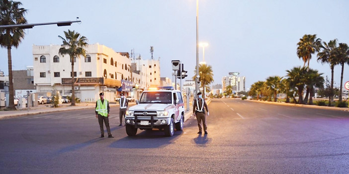 الجهات الأمنية بتبوك تكثِّف وجودها لمنع التجول 