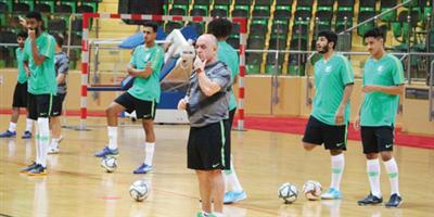 منتخب كرة قدم الصالات يدشن معسكره في الدمام 