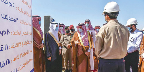  أمير منطقة نجران خلال افتتاحه المحطة