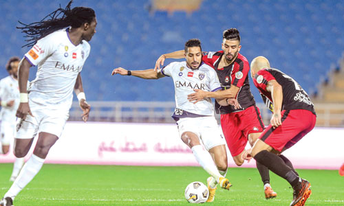  من لقاء الهلال والرائد