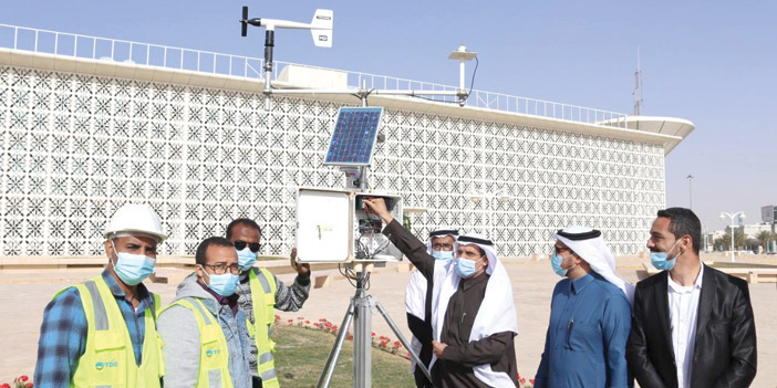 محطة مناخية لقياس الهاطل المطري وعناصر المناخ بالرياض 