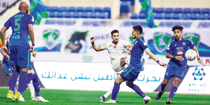  لقطة من مباراة الهلال والفتح