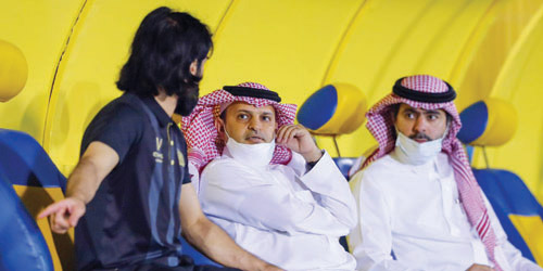  رئيس النصر خلال متابعته للتمرين