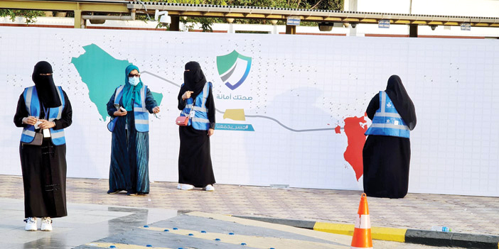  جانب من المبادرة التوعوية في جسر الملك فهد