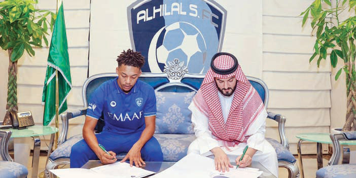 الهلال يمدد عقد المطيري 3 أعوام.. ويعير الناصر للجبلين 