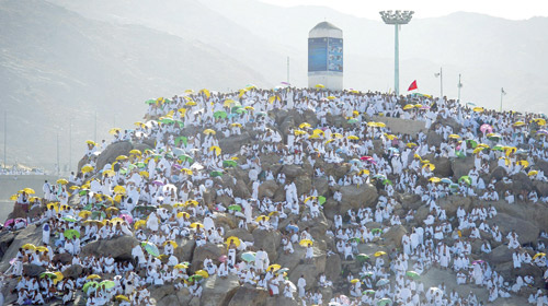  صعيد عرفات يتقاطر إليه حجاج بيت الله الحرام في زمان واحد