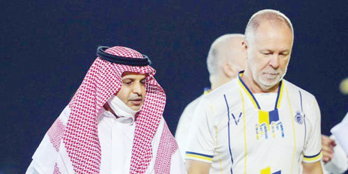  مانو مينيزيس في حديث مع رئيس النصر