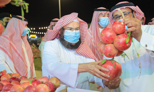  الشيخ السديس أشاد بمهرجان رمان القصيم بالشيحية