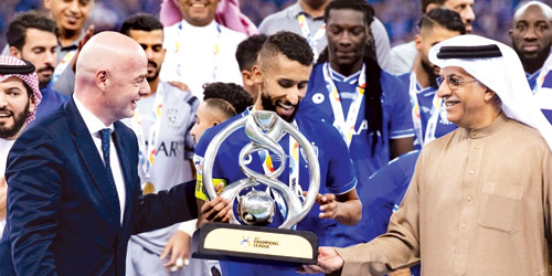  رئيس الاتحاد الدولي مع رئيس الاتحاد الآسيوي في تتويج الهلال