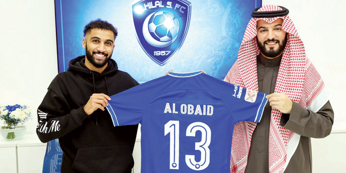  رئيس الهلال فهد بن نافل خلال التوقيع مع العبيد