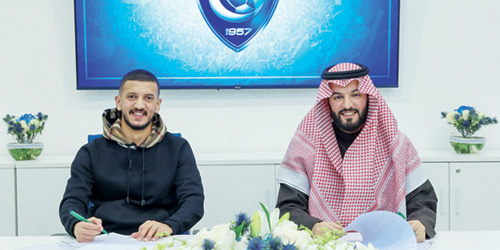  المالكي ورئيس الهلال لحظة التوقيع