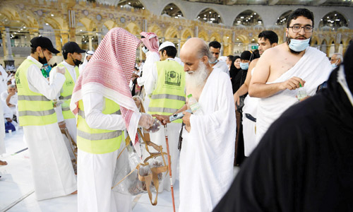  المتطوعون في المسجد الحرام