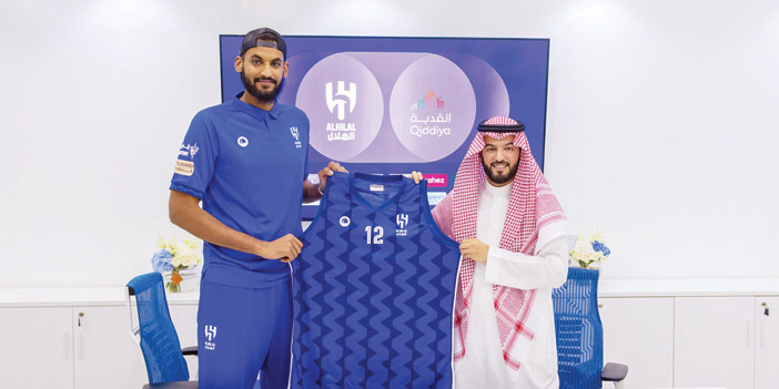  رئيس الهلال والسويلم يوقعان العقد الجديد