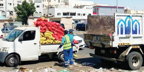 جدة تصادر 9 أطنان من الخضراوات والسلع المتنوعة 